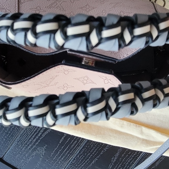 Sold Louis vuitton Monogram PM Pink Mahina Hina Crossbody - Picture 12 of 16